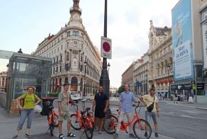Madrid: Guided Bike or E-Bike Tour with Local Guide