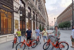 Madrid: Guided Bike or E-Bike Tour with Local Guide