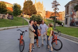 Madrid: Guided Bike or E-Bike Tour with Local Guide