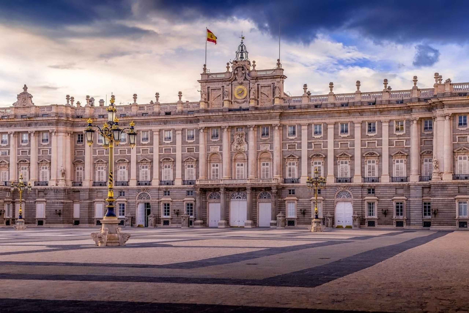Madrid: Guidet by- og kongepaladsrundtur med entrébilletter
