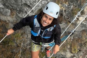 マドリード：ガイド付きクライミングツアー（ビア・フェラータ）