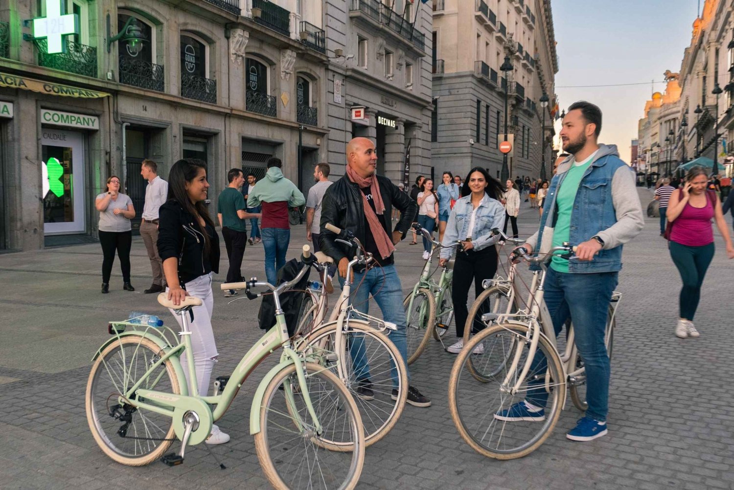 Madrid: Guided Night Bike Tour_the bohemian XIX- XX century