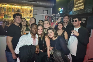 Madrid: Guidet Pub Crawl Madrid-opplevelse og inngang til klubben