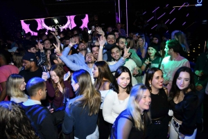 Madrid: Esperienza guidata di Pub Crawl Madrid e ingresso in discoteca