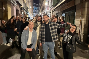 Madrid: Guidet Pub Crawl Madrid-oplevelse og klubadgang