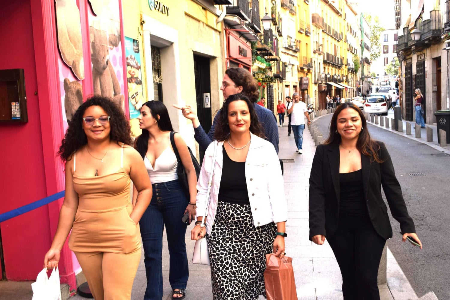 Madrid: Visita Guiada por Restaurantes Centenarios con Cena de Tapas