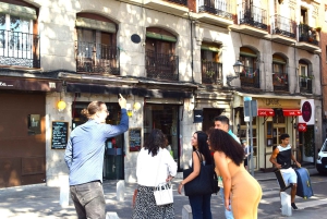 Madrid: Visita Guiada por Restaurantes Centenarios con Cena de Tapas