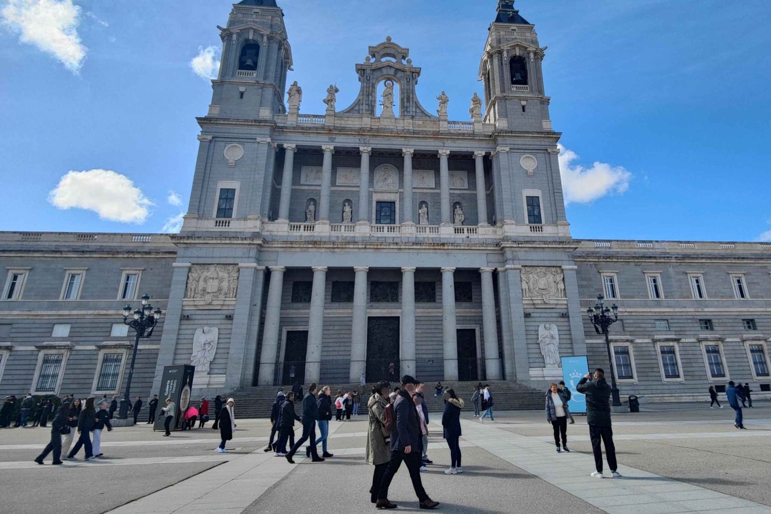 Madryt: zwiedzanie Pałacu Królewskiego z przewodnikiem w języku francuskim