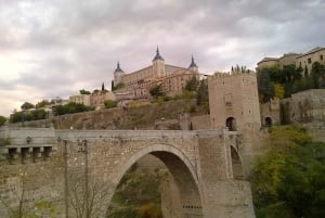 Madri: Tour guiado de ônibus hop-on hop-off em Toledo e Madri