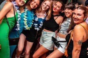 Madrid: Opastettu kävelykierros, polttarit juomilla ja esityksellä