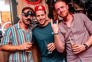 Madrid: Opastettu kävelykierros, polttarit juomilla ja esityksellä