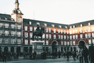 Madrid: Guided Walking Tour of the Austrias Neighborhood