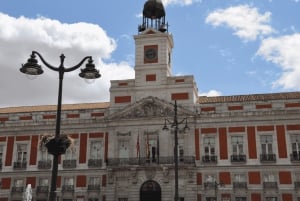 Madrid: Guided Walking Tour of the Austrias Neighborhood