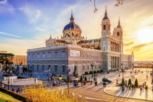 Madrid: Historical Guided Walking Tour in small group