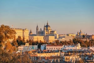 Madrid: Historical Guided Walking Tour in small group