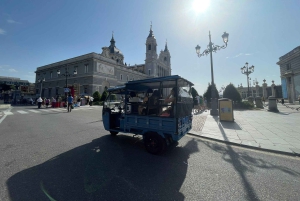 Madrids höjdpunkter: Tuk-Tuk-tur med hämtning (2 timmar)
