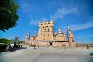 Madrid: Hiking & Visit Segovia Day Trip with Transport