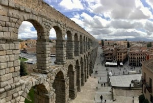 Madrid: Hiking & Visit Segovia Day Trip with Transport