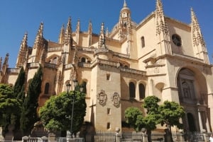 Madrid: Hiking & Visit Segovia Day Trip with Transport