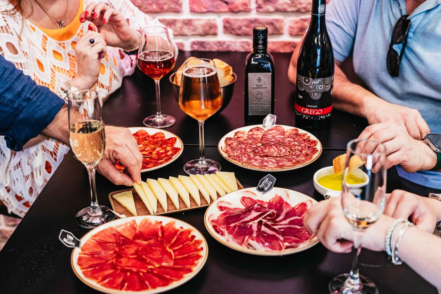 Madryt: Szynka Iberyjska i Hiszpańskie Wino Wycieczka kulinarna w małej grupie