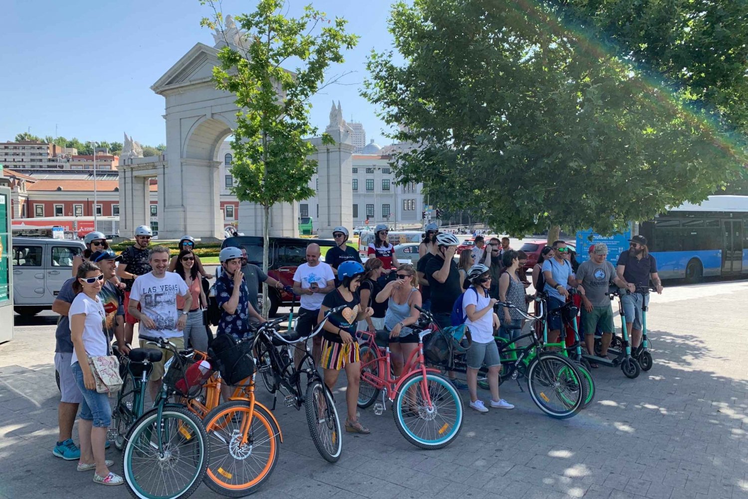 Madrid: Elektrisk cykeltur i de litterära kvarteren och Retiro-parken
