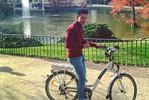 Madrid: Literary Quarter & Retiro Park Electric Bike Tour