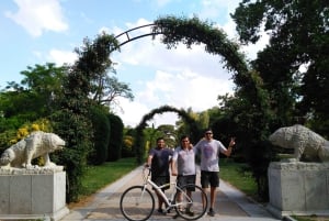 Madrid: Literary Quarter & Retiro Park Electric Bike Tour
