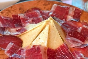 Madrid: Los Porches Flamenco Show with Tapas and Wine Ticket