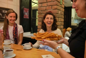 Madrid: tour gastronómico por el mercado de Malasaña con churros y tapas