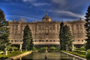 Madrid Must-see with Atardeder at the Debod Temple