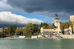 Madrid: Off the beaten track Private Guided Tour