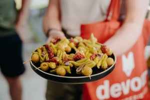 Madrid: Paella and Tapas Cooking Class with Local Market