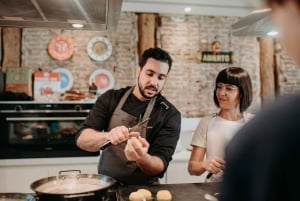 Madrid: Paella and Tapas Cooking Class with Local Market