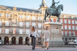 Madrid: Plaza Mayor & Royal Palace Photoshoot