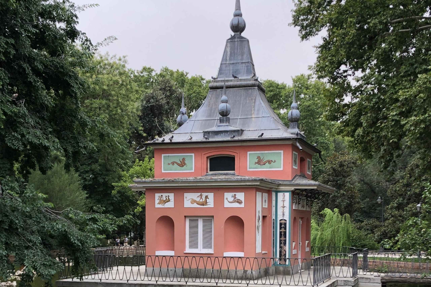 Madrid: Retiro-puisto ja Prado Avenue.