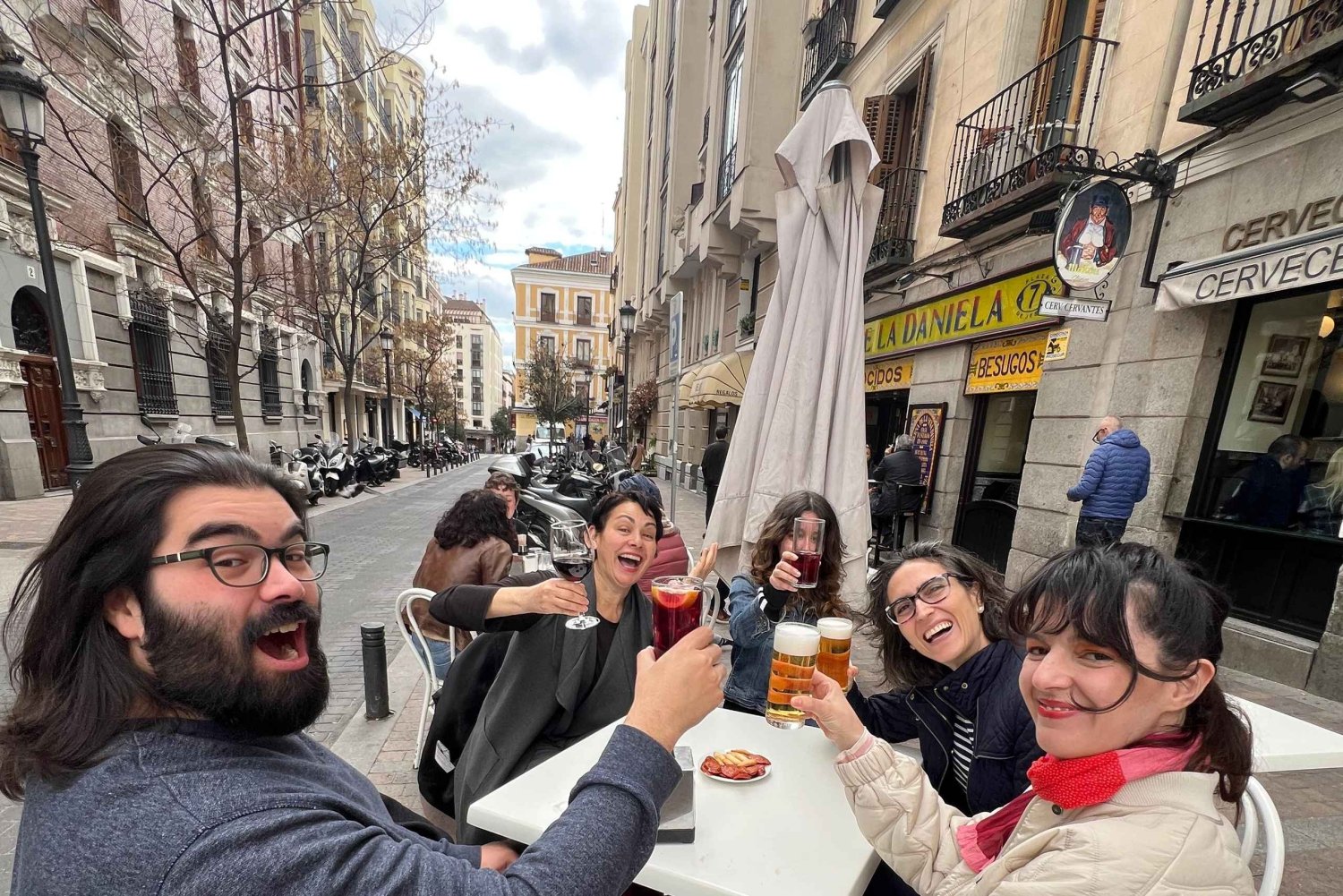 Madrid: Prado Museum Tour with Tapas and Drinks