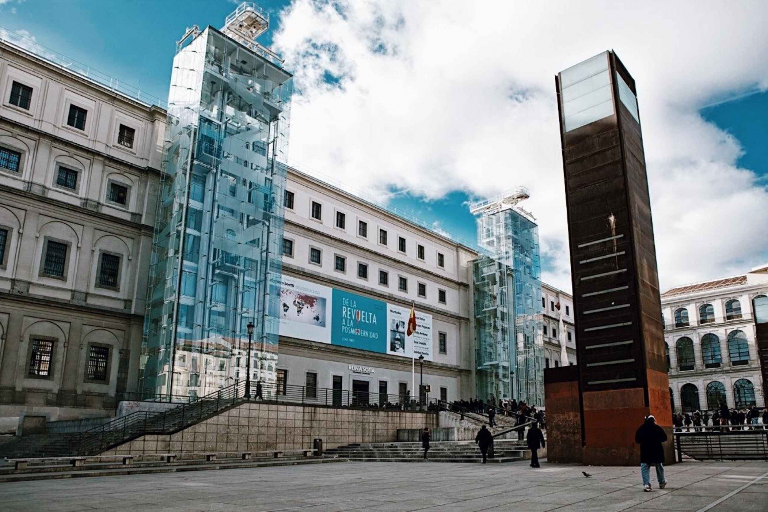 Reina sofia. Музей королевы Софии в Мадриде. Центр искусств королевы Софии Испания. Музей современного искусства в Мадриде.