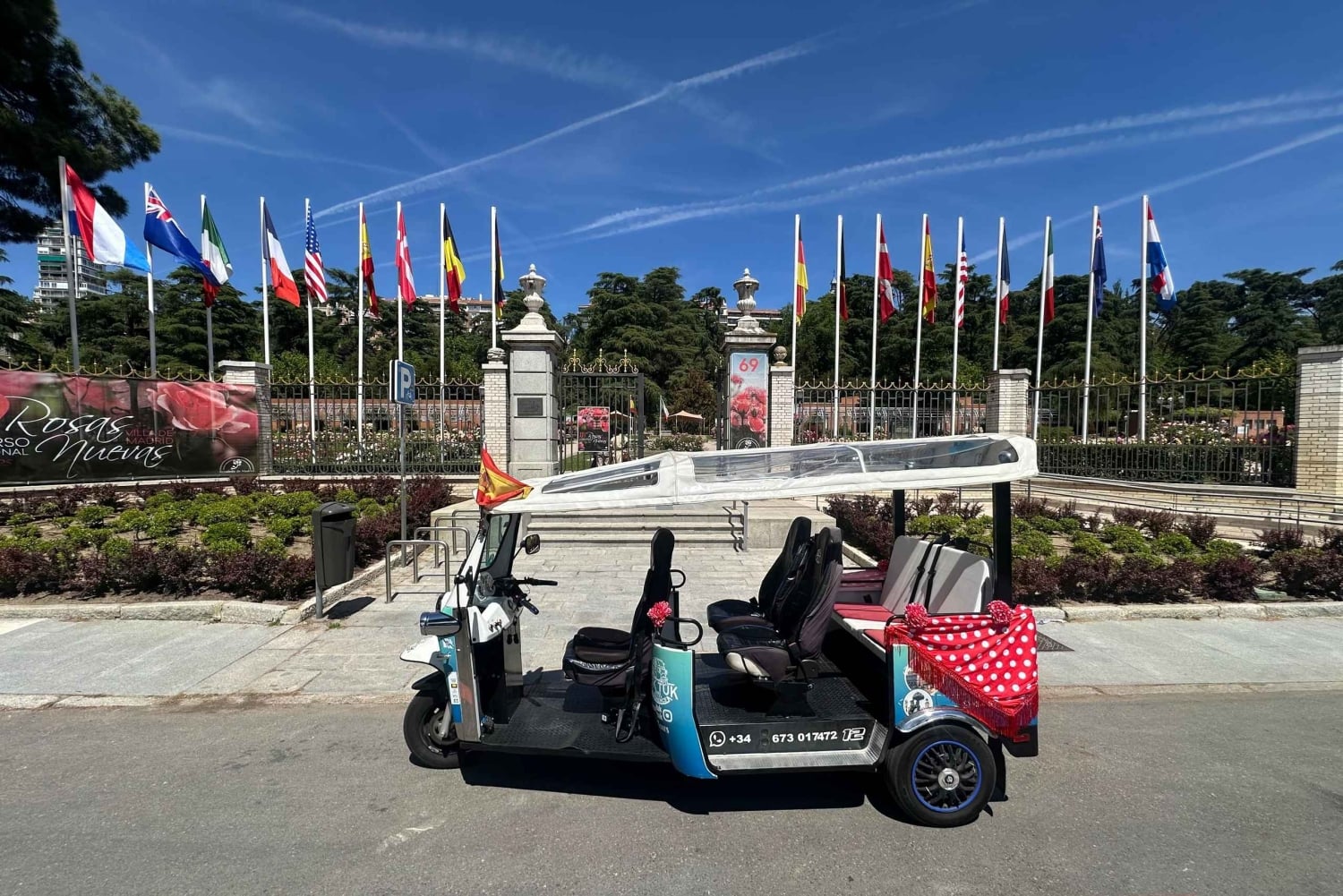 Madrid: Premium Private Tuk Tuk, Pickup, Monuments, Photos, and Museum