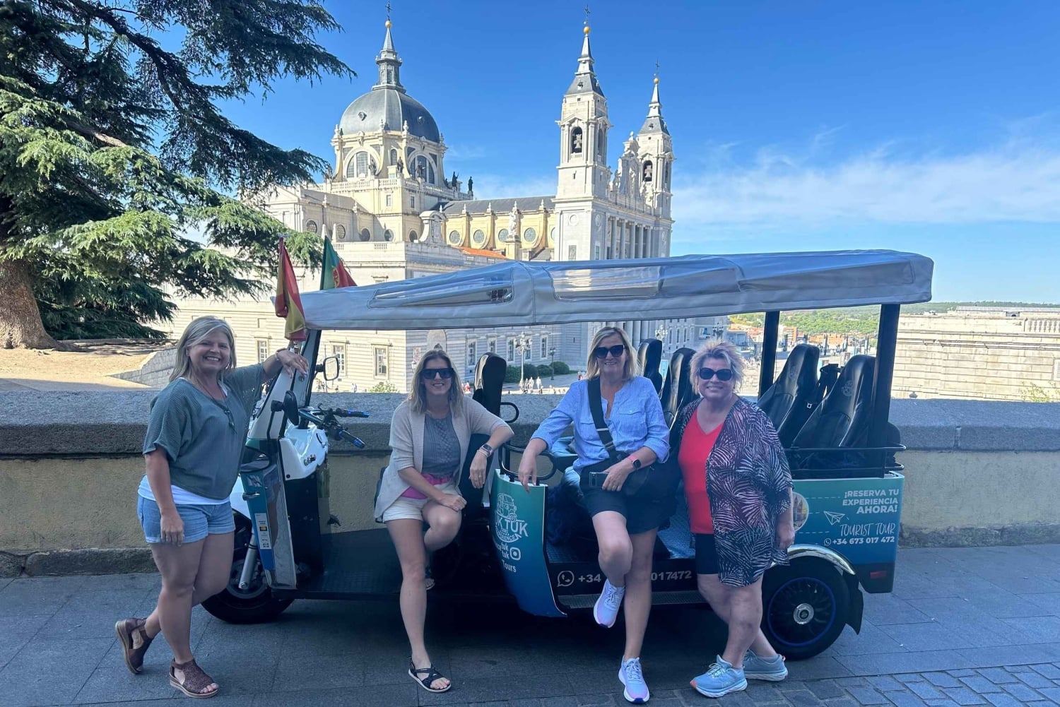 Madrid: Premium Private Tuk Tuk, Pickup, Monuments, Photos, and Museum