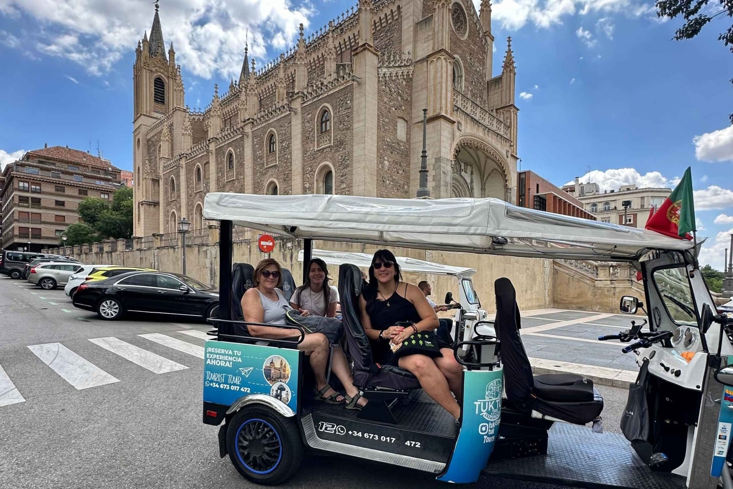 Madrid: Premium Private Tuk Tuk, Pickup, Monuments, Photos, and Museum