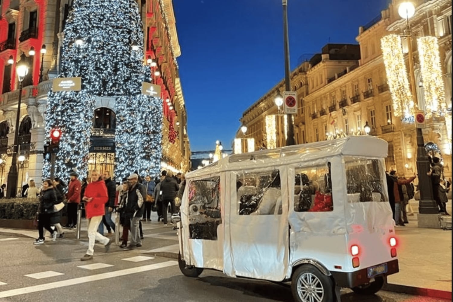 Madrid: Privat tur med julelys i tuk-tuk til rytmen av julesanger