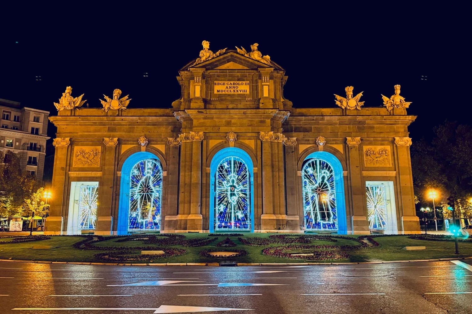 Madrid: Privat tur med julelys i tuk-tuk til rytmen av julesanger