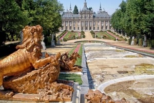 Madrid:Private Day Trip to Segovia and Shopping with a Local