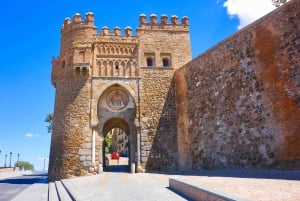 Madrid: Private Day Trip to Toledo & Segovia