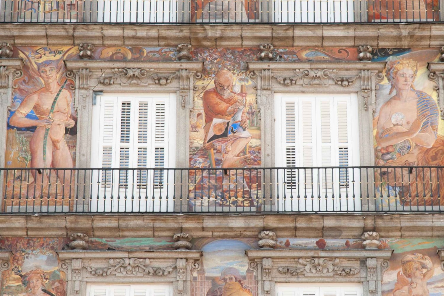 Madrid: Private Highlights Walking Tour with Rooftop Stop