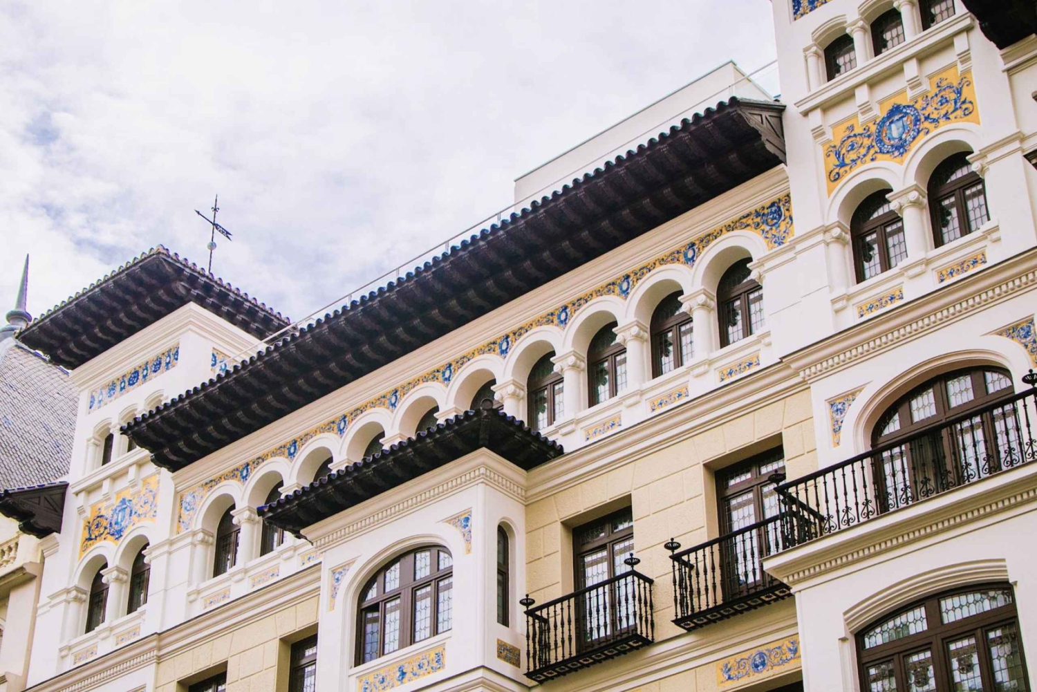 Madrid: Private Highlights Walking Tour with Rooftop Stop