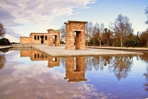 Madrid: Private Highlights Walking Tour with Rooftop Stop