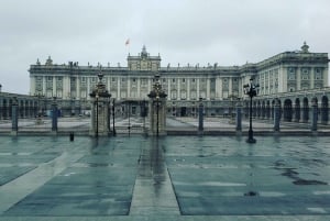 Madrid: Private Royal Palace Tour with Iberian Ham and Wine