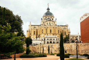 Madrid: Private Tour w/ Locals – Highlights and Hidden Gems