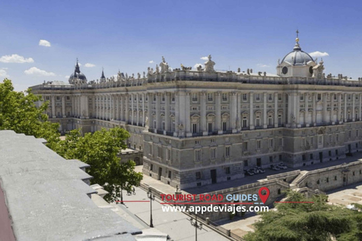 Madrid: Private Walking Tour 4 hours with Royal Palace